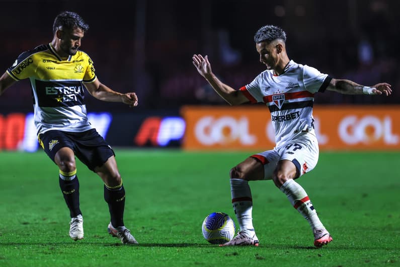 O São Paulo visita o Criciúma pelo Brasileirão, neste sábado (Foto: Marcello Zambrana/AGIF)