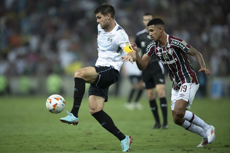 Em jogo atrasado, o Fluminense encara o Grêmio pelo Brasileirão (Foto: Jorge Rodrigues/AGIF)