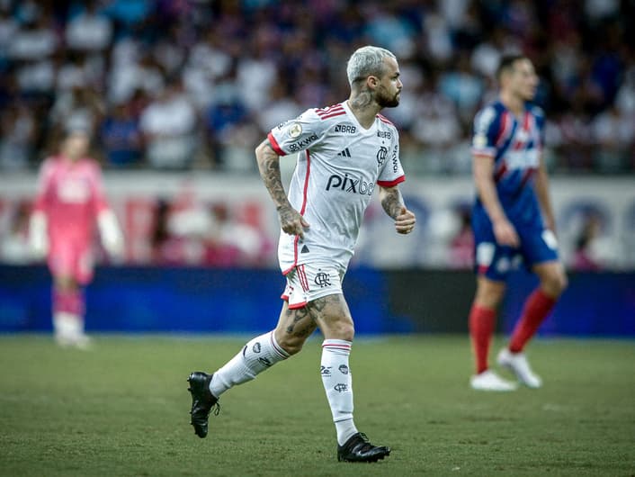 Michael em ação no duelo entre Flamengo e Bahia (Foto: Jhony Pinho/AGIF)