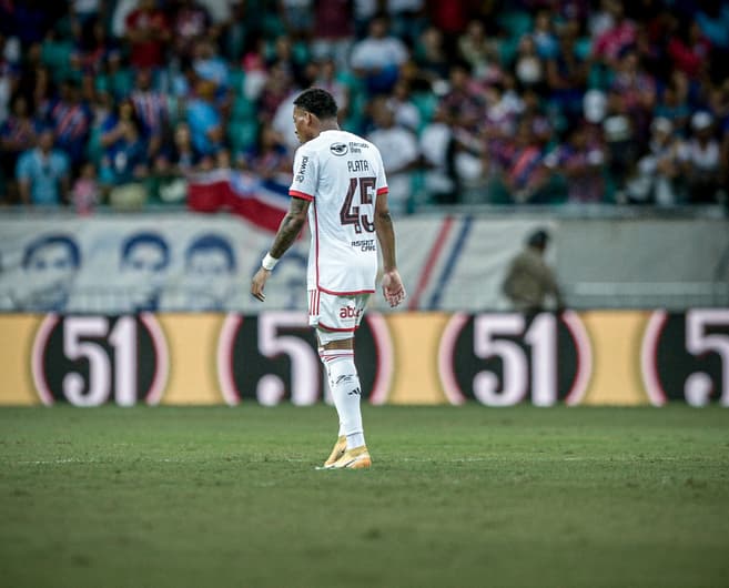 Plata em ação no duelo entre Flamengo e Bahia (Foto: Jhony Pinho/AGIF)