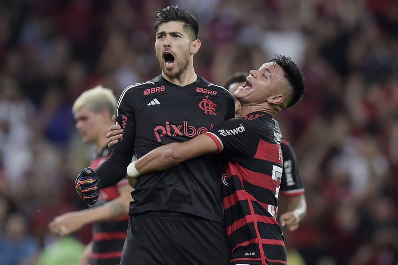 Rossi defendeu pênalti em Flamengo x Flminense (Foto: Alexandre Loureiro/AGIF)