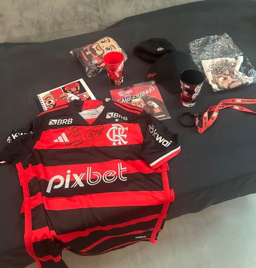 torcedor-internado-gabigol-presenteia-flamengo