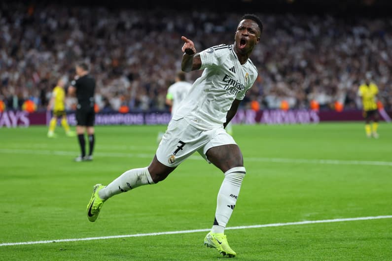 Vini Júnior comemora gol no jogo do Real Madrid contra o Borussia pela Champions League