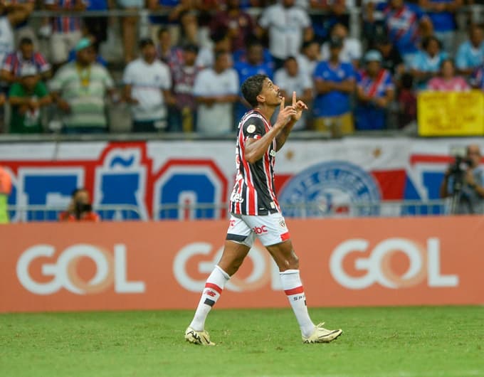 Luiz Gustavo, volante do São Paulo