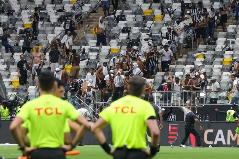 Raphael Claus observa confusão na Arena MRV na final da Copa do Brasil entre Atlético-MG e Flamengo