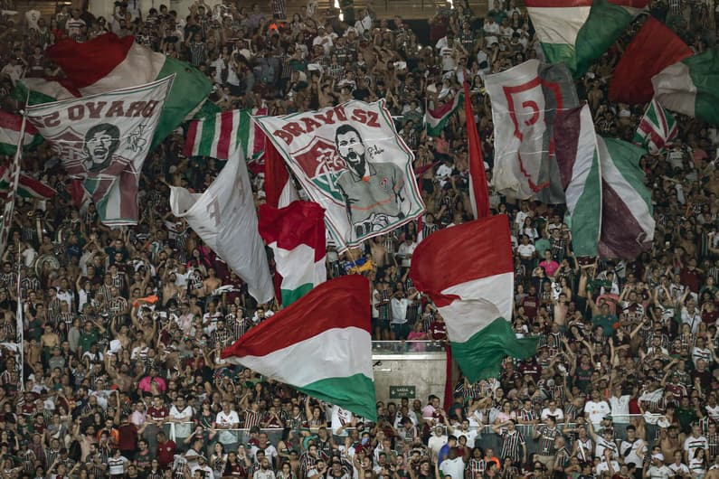 Torcida do Fluminense presente no Maracanã no confronto com o Grêmio