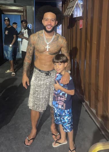 Memphis Depay - Corinthians - festa em Santo André