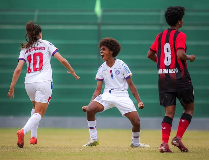 Ary comemora gol pelo Bahia na final do Campeonato Baiano Feminino