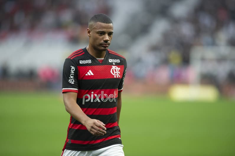 De La Cruz em ação pelo Flamengo contra o Corinthians, na Neo Química Arena, pela Copa do Brasil (Foto: Anderson Romao/AGIF)