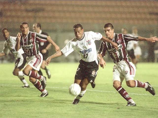 No ano de 2000, o Fluminense foi convidado a participar do Módulo onde estavam as equipes de elite do Brasil, caracterizando o seu tapetão (Foto: Reprodução)