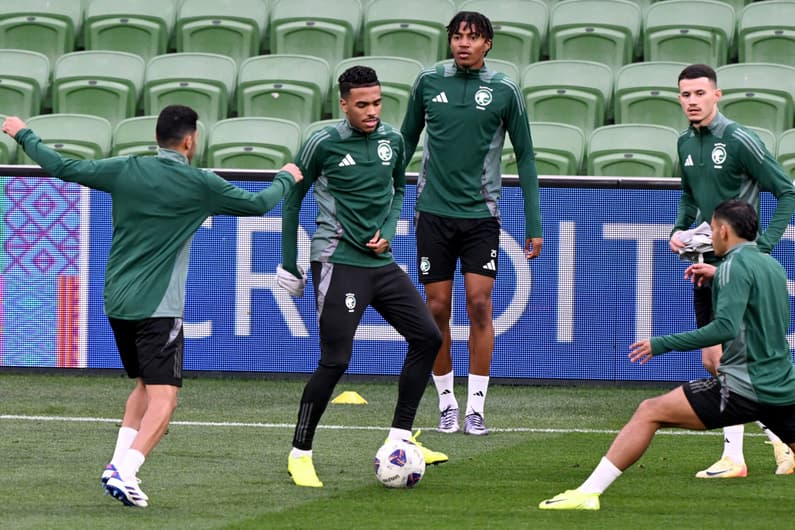 A Arábia Saudita se prepara para o confronto contra a Austrália; confira as estatísticas do jogo (Foto: WILLIAM WEST / AFP)