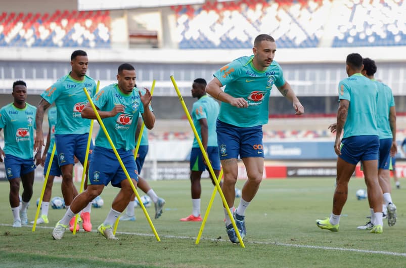 Léo Ortiz durante treino da Seleção