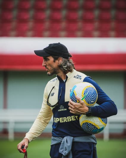 Luis Zubeldía comanda treinamento do São Paulo no CT da Barra Funda