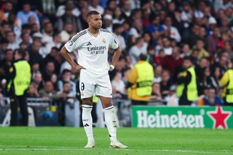 Resultados do futebol: Mbappé foi destaque negativo na derrota do Real Madrid para o Milan, pela Champions League (Foto: Pierre-Phlippe Marcou/AFP)