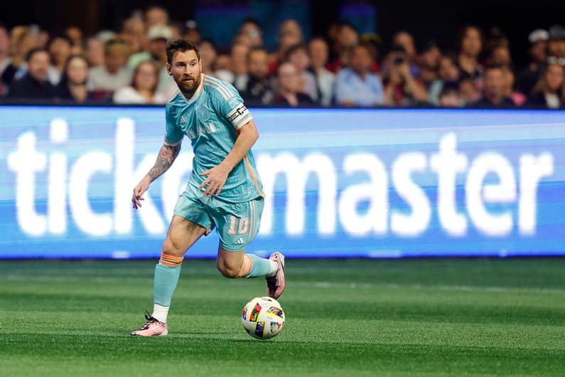 Lionel Messi, em açõa pelo Inter Miami contra o Atlanta United, pelas oitavas de final da MLS (Foto: Todd Kirkland / GETTY IMAGES NORTH AMERICA / Getty Images via AFP)