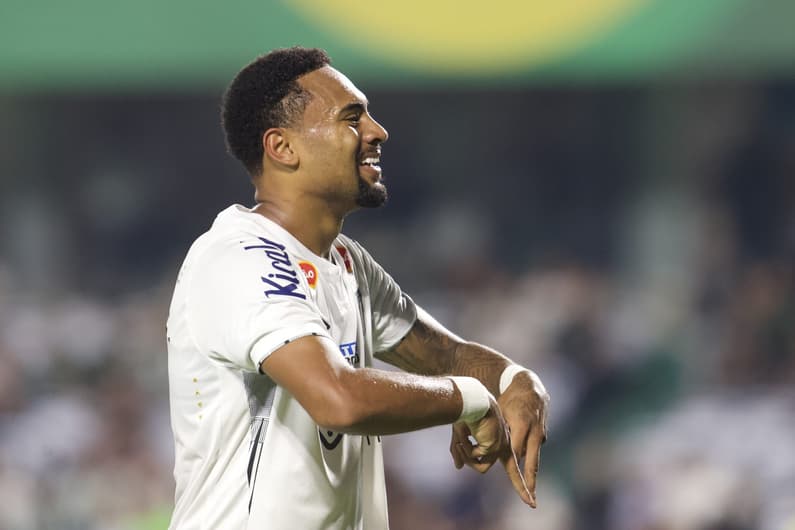 Wendel Silva, do Santos, comemora seu gol durante partida contra o Coritiba