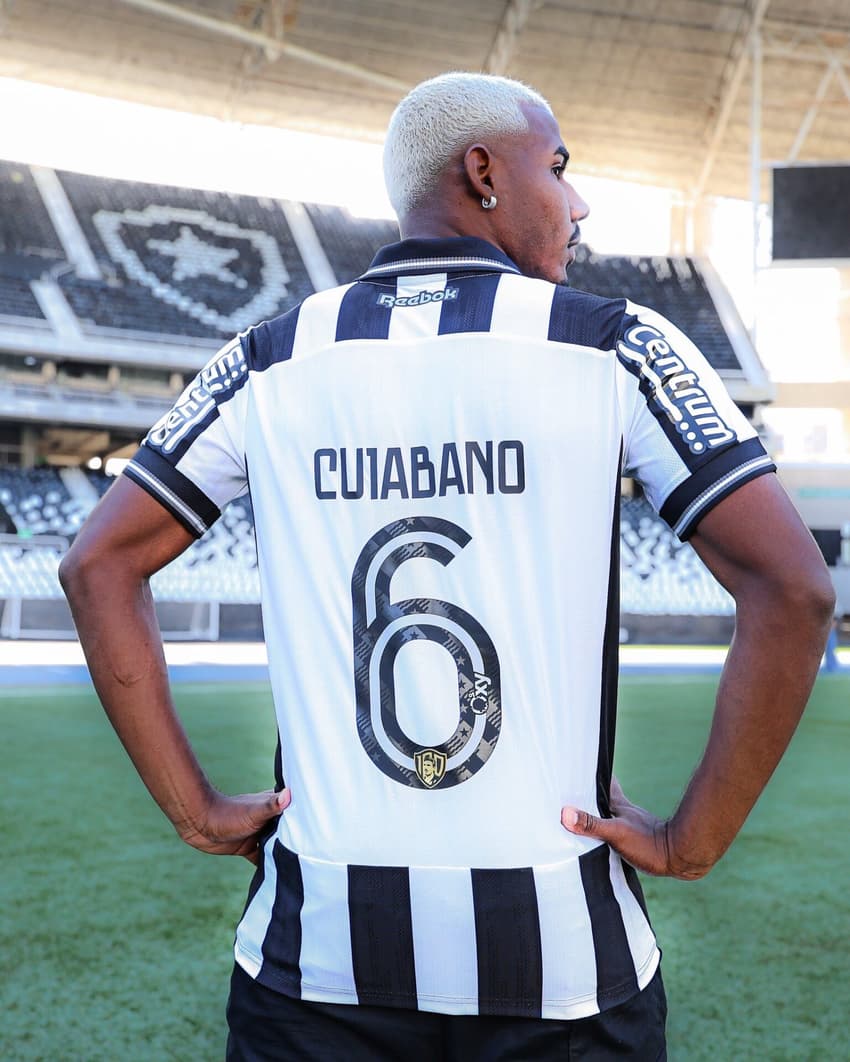 Cuiabano assume a histórica camisa 6 (Foto: Arthur Barreto/Botafogo)