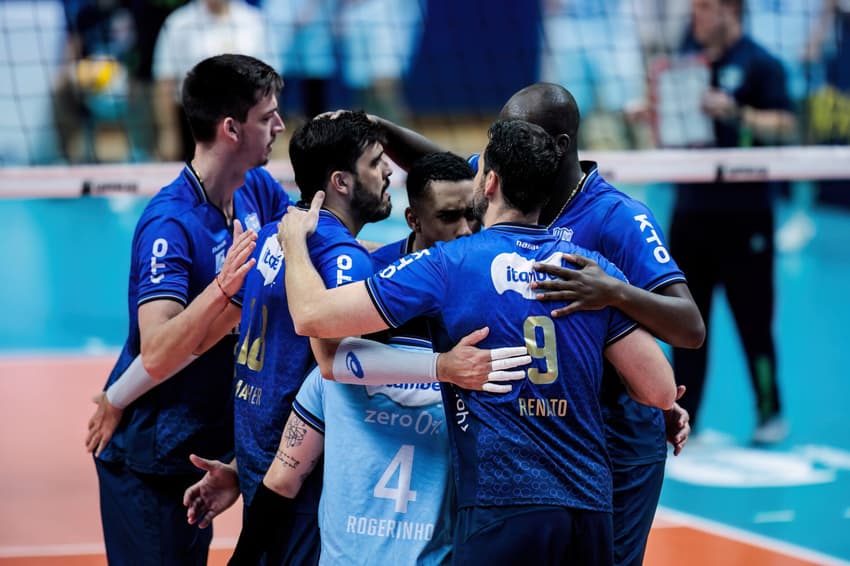 Jogo da Superliga de Vôlei entre Minas e Joinville.