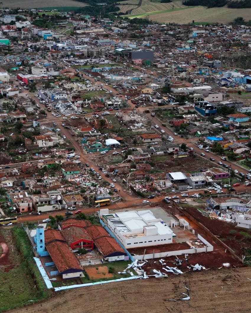 Destruição causada pelo tornado no Paraná
