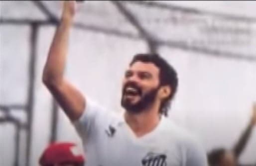 Sócrates atuou no Santos em 1988, ano da primeira edição de Vale Tudo, novela que tem Odete Roitman como protagonista