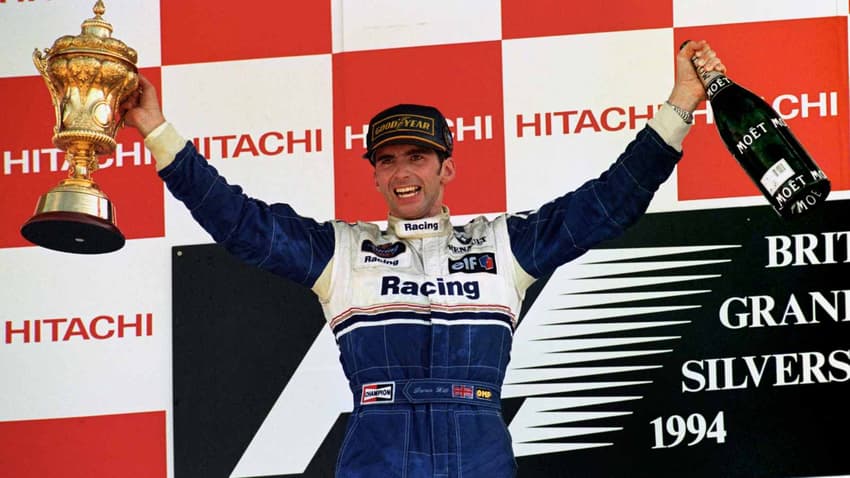 Campeão mundial, Damon Hill comemora vitória na F1 1994 (Foto: Reprodução)
