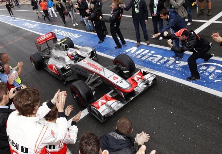 No GP do Canadá da F1 2011, Jenson Button venceu após cair para último (Foto: Acervo Lance!)
