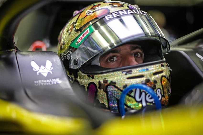 Piloto celebrou mais uma boa classificação na F1 (Foto: Renault)