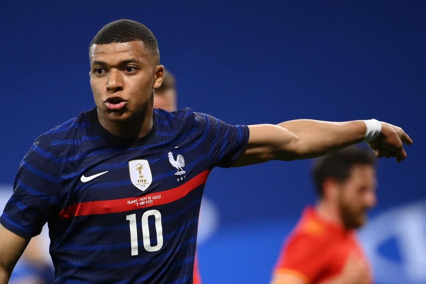 Kylian Mbappé em ação pela França na Eurocopa de 2021 (Foto: AFP)