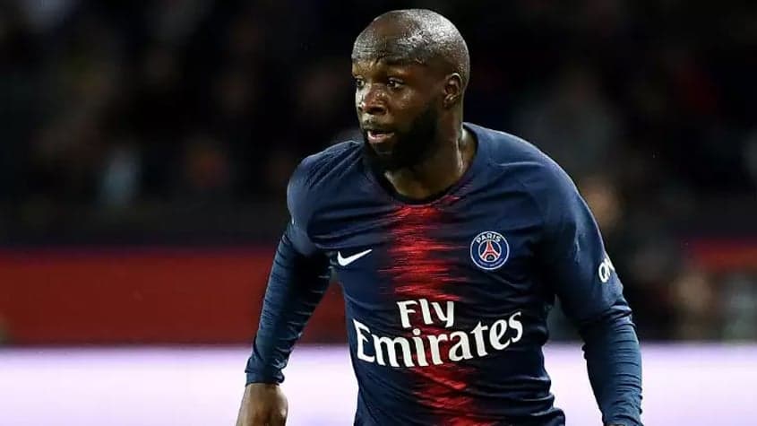 Lassana Diarra em ação pelo PSG (Foto: FRANCK FIFE/AFP)