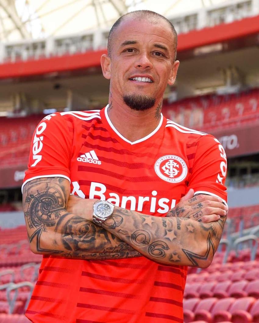 D'Alessandro disse se jogou mais que ídolos do Flamengo e do Palmeiras (Foto: Divulgação/Internacional)