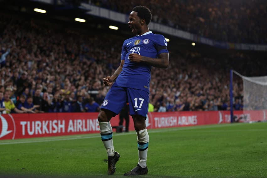 Raheem Sterling em ação pelo Chelsea (Foto: ADRIAN DENNIS / AFP)