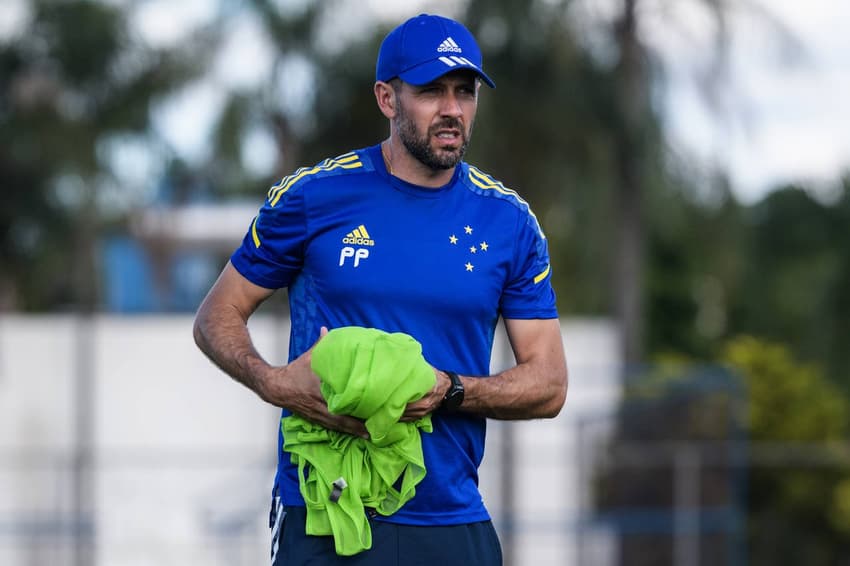 Paulo Pezzolano, técnico do Cruzeiro