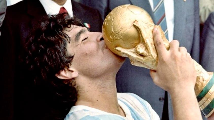Maradona completaria 65 anos nesta quinta-feira (30) (Foto: AFP)