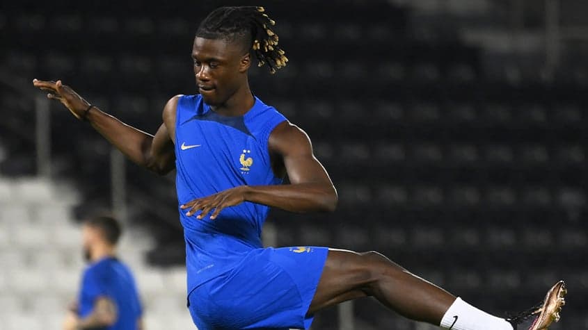 Camavinga em atividade durante treino da seleção francesa