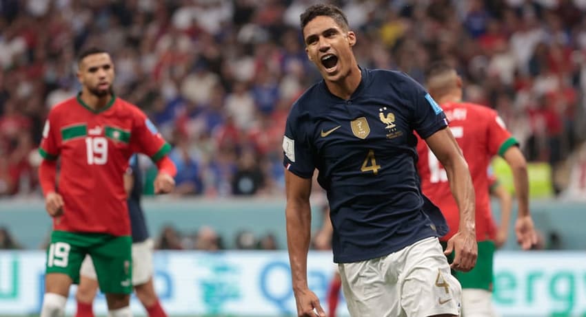 Varane em ação pela seleção da França (Foto: EFE/ Juan Ignacio Roncoroni)