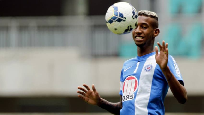 Anderson Talisca com a camisa do Bahia (Foto: Felipe Oliveira / Divulgação / EC Bahia)