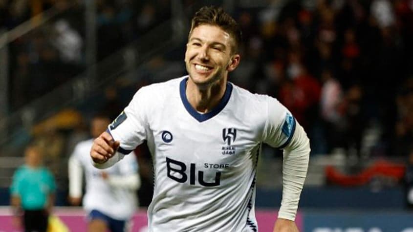 Luciano Vietto em ação pelo Al-Hilal (Foto: Khaled Desouki/AFP)