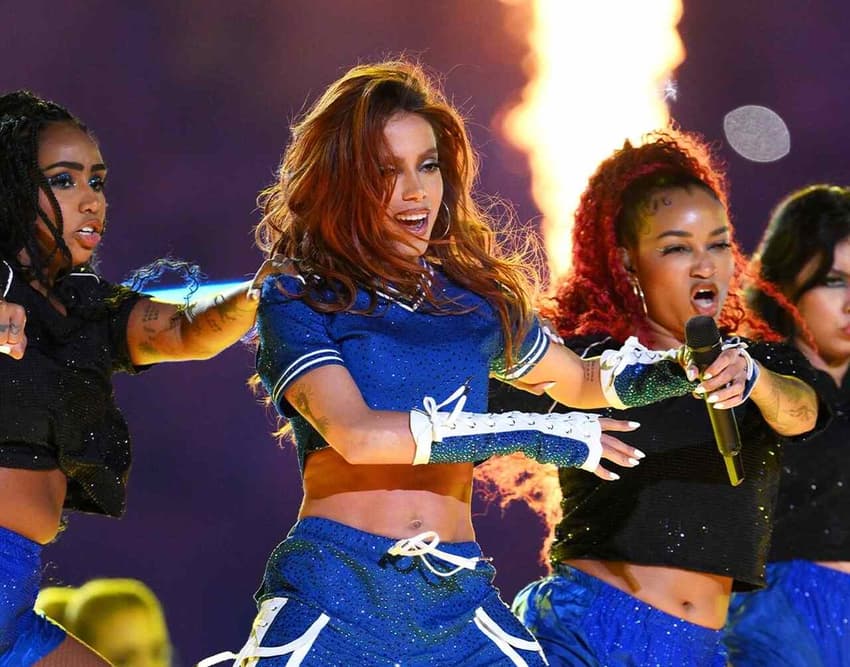 Anitta em apresentação na Champions League (Foto: Instagram/UEFA Champions League)