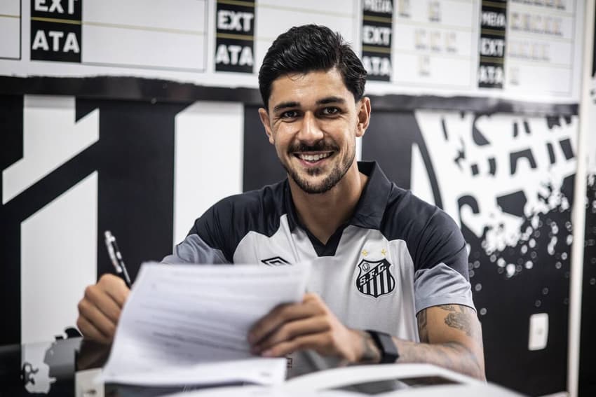 João Basso chegou ao Santos em 2023 (Foto: Raul Baretta / Santos FC)