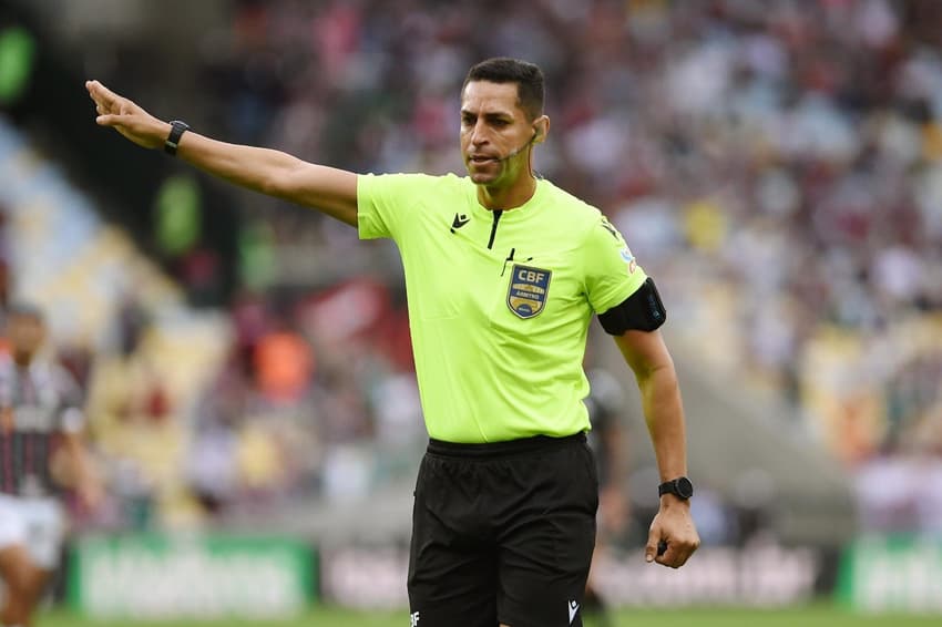 Rodrigo José Pereira de Lima é o árbitro de Vasco x Corinthians (Foto: Alexandre Durao/Zimel Press/Gazeta Press)