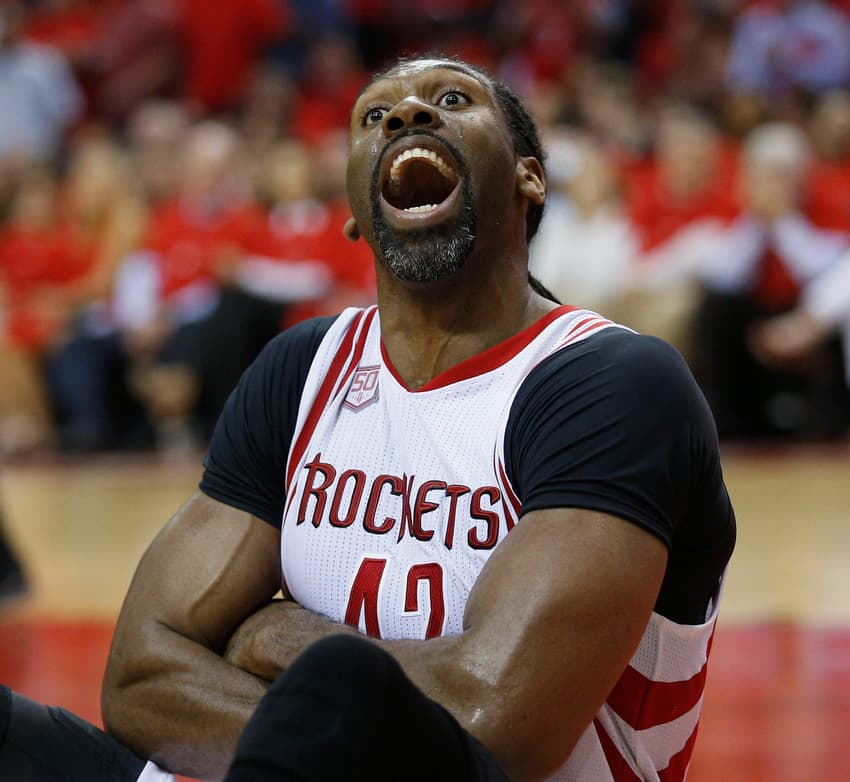 Nenê Hilário pelo Houston Rockets (Foto: Bob Levey / AFP)