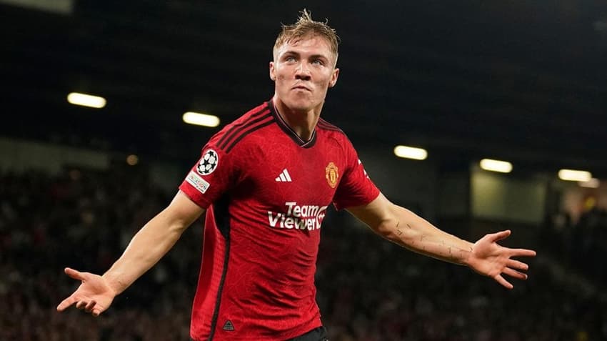 Rasmus Hojlund não foi relacionado para a partida entre Manchester United e Arsenal na Premier League (Foto: Divulgação)