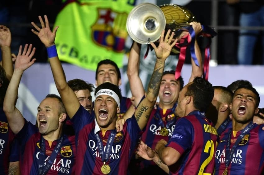 Barcelona erguendo o título da Champions League de 2015 (Foto: Reprodução)