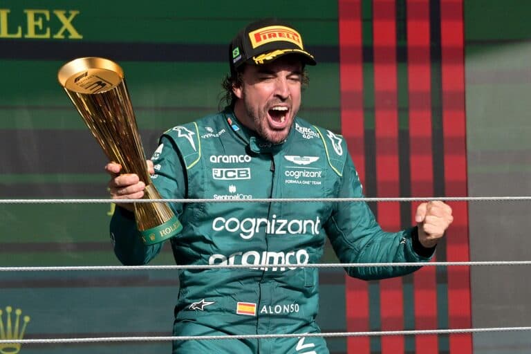 Piloto Fernando Alonso, da Aston Martin (Foto: Nelson Almeida / AFP)