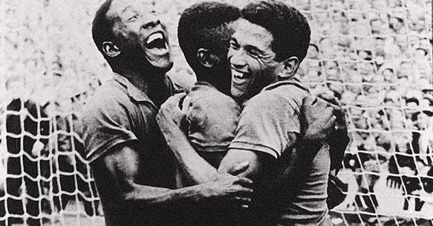 Pelé (c) e Garrincha (d) são dois postulantes ao maior jogador da história das Copas (Foto: Reprodução)