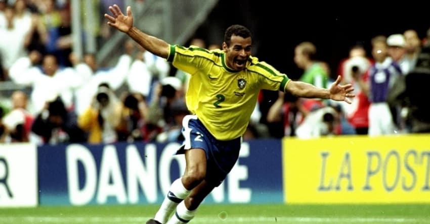 Cafu comemora gol da vitória do Brasil por 2 a 1 sobre a Escócia na estreia na Copa do Mundo de 1998 (Foto: Reprodução)