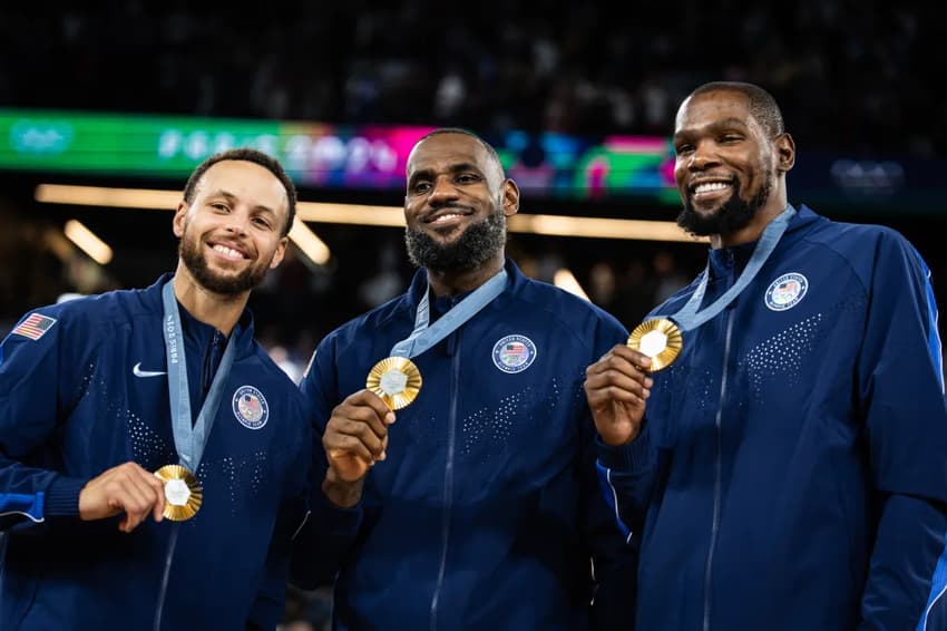 Stephen Curry, LeBron James e Kevin Durant em Paris 2024 (Foto: Divulgação / FIBA)