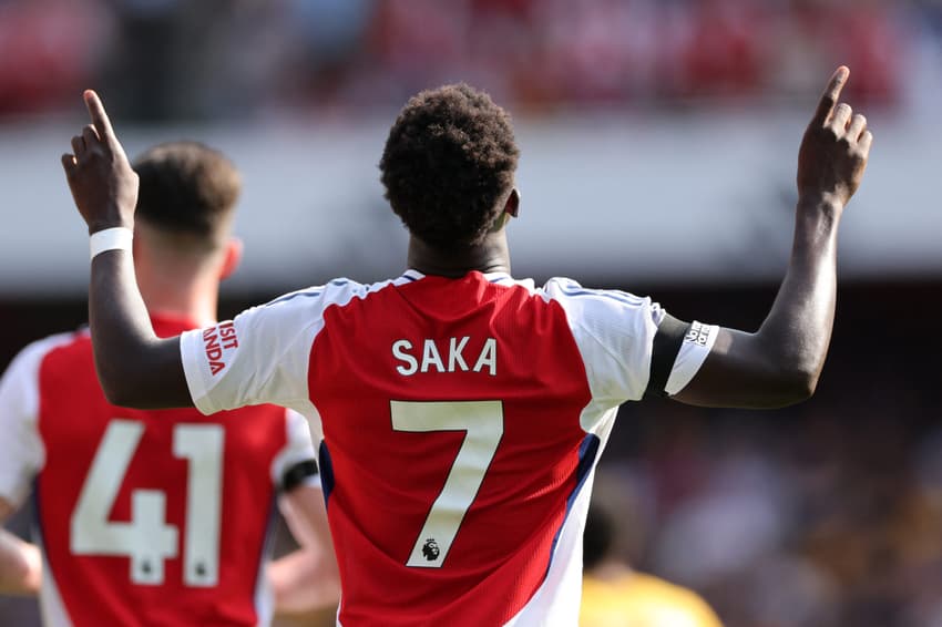 O jogador do Arsenal, Bukayo Saka é avaliado em 140 milhões de euros. (Foto: Adrian DENNIS / AFP)
