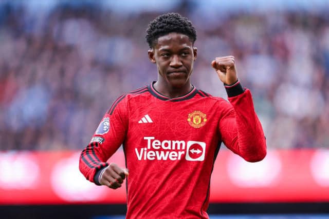 Kobbie Mainoo em ação pelo Manchester United (Foto: AFP)
