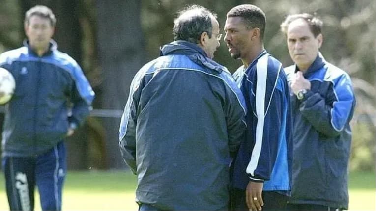 Djalminha durante o episódio que o tirou da Copa de 2002 (Foto: Reprodução)